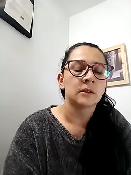 Snapshot of Alanna_11 chatting on 03/08/25, 04:01 Alanna 11 online show from 03/08/25, 04:01