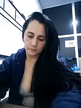 Snapshot of Alanna_11 chatting on 10/13/25, 04:23 Alanna 11 online show from 10/13/25, 04:23