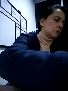 Snapshot of Alanna_11 chatting on 10/21/25, 06:36 Alanna 11 online show from 10/21/25, 06:36