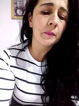 Snapshot of Alanna_11 chatting on 10/23/25, 04:23 Alanna 11 online show from 10/23/25, 04:23