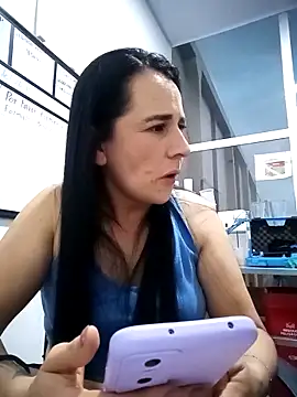 Snapshot of Alanna_11 chatting on 10/26/25, 10:47 Alanna 11 online show from 10/26/25, 10:47