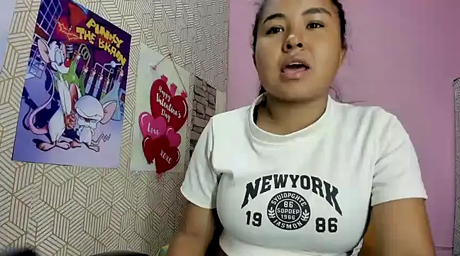 Snapshot of camilagreeco chatting on 02/13/25, 12:43 camilagreeco online show from 02/13/25, 12:43