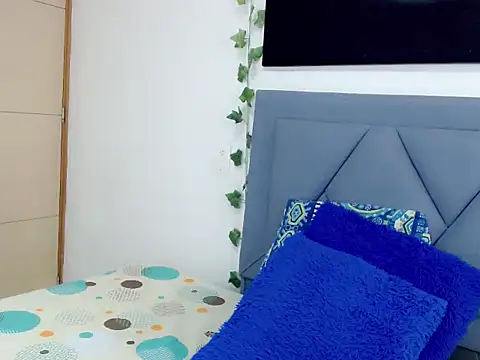 dominic 00 online show from 10/10/25, 06:18