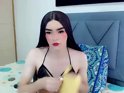 Snapshot of dominic_00 chatting on 11/18/25, 07:29 dominic 00 online show from 11/18/25, 07:29