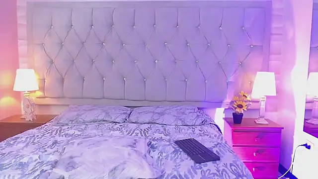 pamelasoto online show from 02/19/25, 02:44