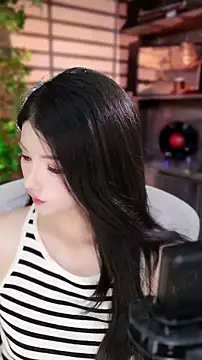 Snapshot of vv-77 chatting on 09/24/25, 05:38 vv-77 online show from 09/24/25, 05:38