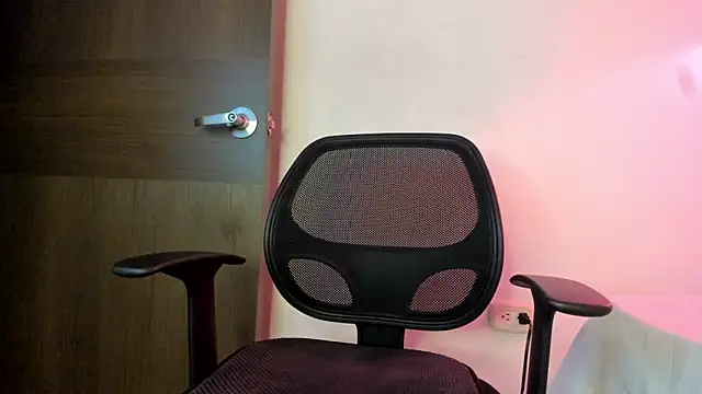 Dhalila  online show from 11/20/25, 12:00