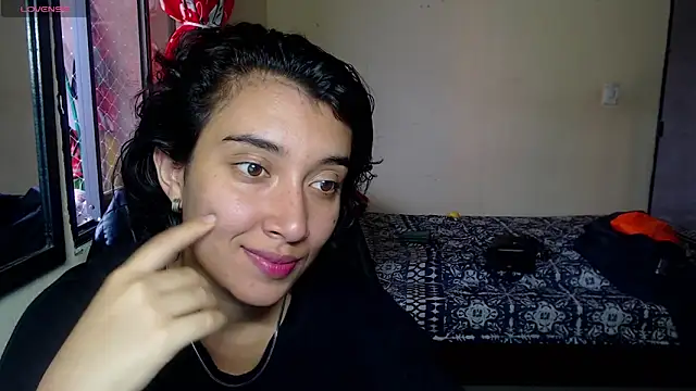Snapshot of Robin_H00t chatting on 03/03/25, 08:11 Robin H00t online show from 03/03/25, 08:11