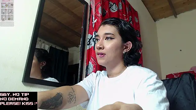 Snapshot of Robin_H00t chatting on 03/11/25, 12:33 Robin H00t online show from 03/11/25, 12:33