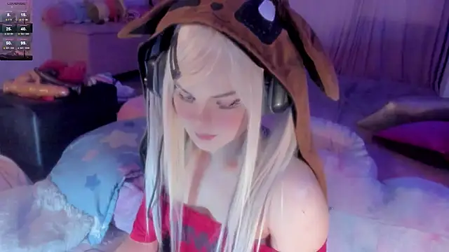 Snapshot of Angelica_Reborn chatting on 10/05/25, 01:04 Angelica Reborn online show from 10/05/25, 01:04