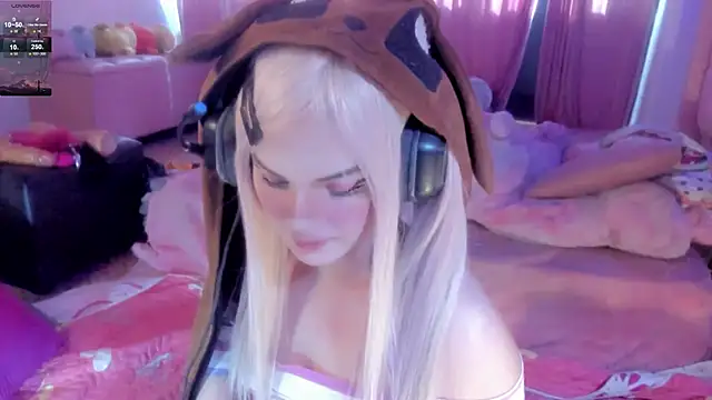 Snapshot of Angelica_Reborn chatting on 10/25/25, 08:14 Angelica Reborn online show from 10/25/25, 08:14