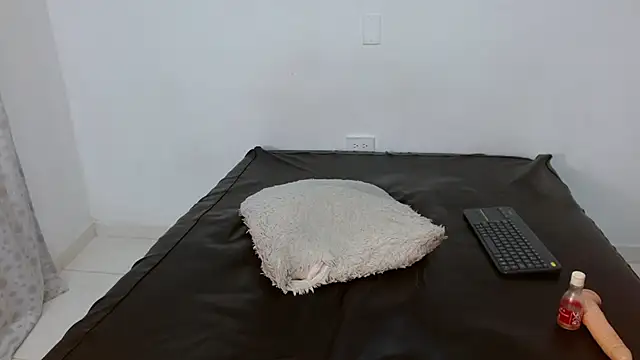 Selena fox7 online show from 02/26/25, 02:26