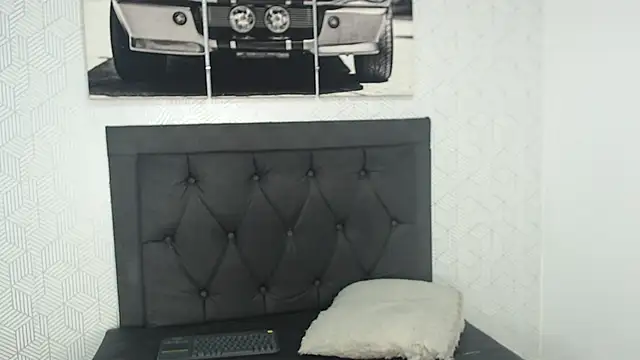 Selena fox7 online show from 03/08/25, 02:45