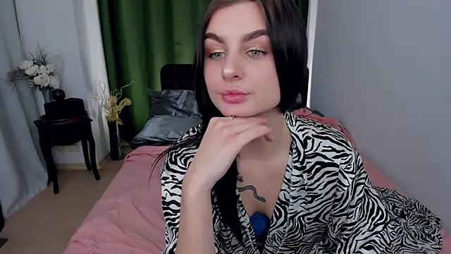 Snapshot of EmmaOlsen4u chatting on 02/11/25, 05:50 EmmaOlsen4u online show from 02/11/25, 05:50