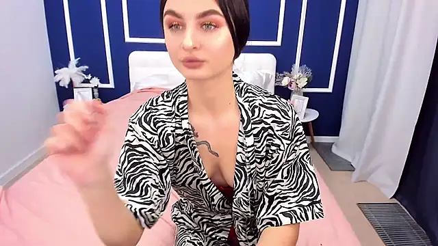 Snapshot of EmmaOlsen4u chatting on 02/12/25, 01:37 EmmaOlsen4u online show from 02/12/25, 01:37