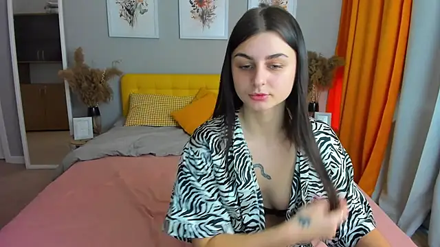 Snapshot of EmmaOlsen4u chatting on 02/20/25, 01:40 EmmaOlsen4u online show from 02/20/25, 01:40