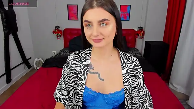 Snapshot of EmmaOlsen4u chatting on 03/05/25, 02:01 EmmaOlsen4u online show from 03/05/25, 02:01