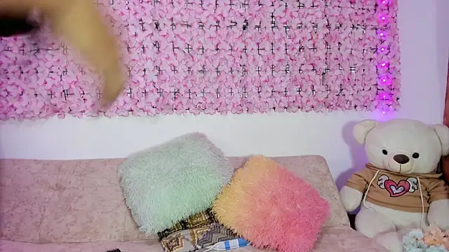 Lynda Bonnie online show from 11/03/25, 01:45