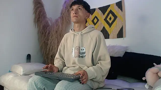 Snapshot of MaikyCooper chatting on 03/04/25, 04:06 MaikyCooper online show from 03/04/25, 04:06