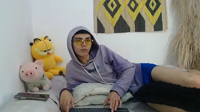 Snapshot of MaikyCooper chatting on 03/04/25, 07:08 MaikyCooper online show from 03/04/25, 07:08