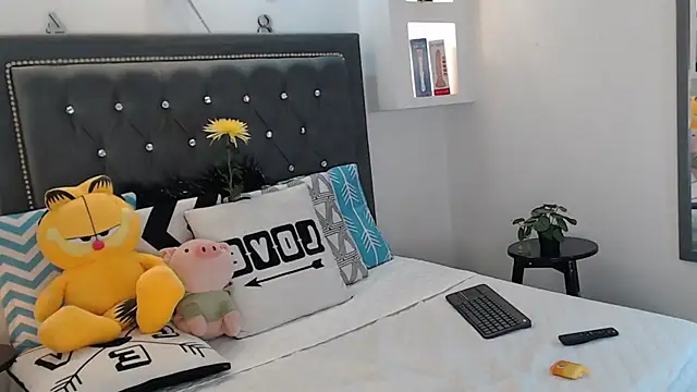 Snapshot of MaikyCooper chatting on 03/23/25, 03:43 MaikyCooper online show from 03/23/25, 03:43