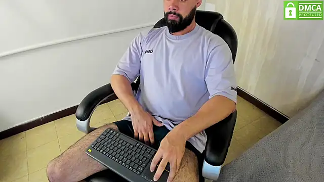 Snapshot of Luke_Diaz7 chatting on 12/22/25, 03:03 Luke Diaz7 online show from 12/22/25, 03:03