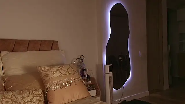 Samantha blaree  online show from 12/23/25, 01:14