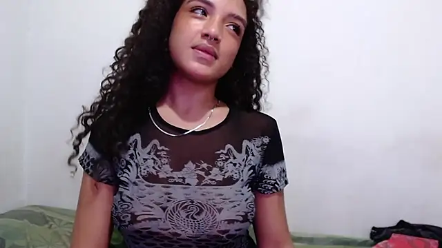 Snapshot of Majo_BigTits chatting on 09/14/25, 08:24 Majo BigTits online show from 09/14/25, 08:24