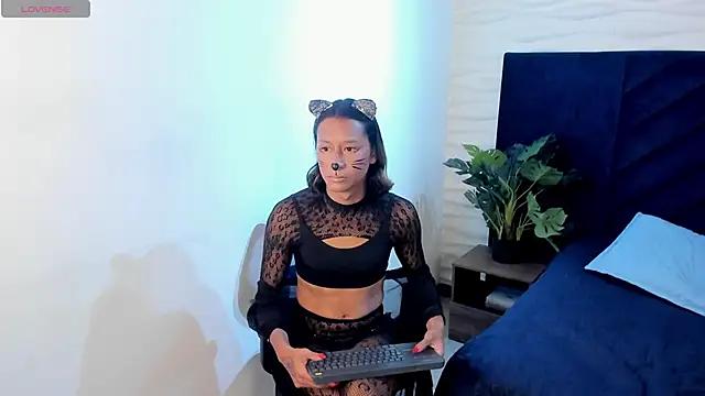 Georgina Palacios  online show from 10/29/25, 03:42