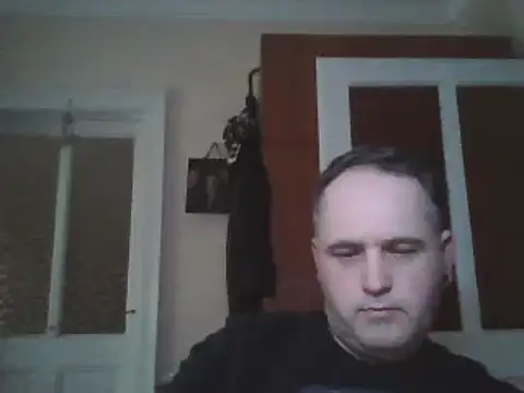 Snapshot of Szolga10 chatting on 03/05/25, 04:24 Szolga10 online show from 03/05/25, 04:24