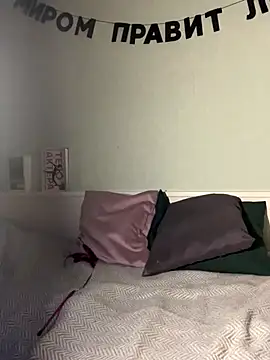 Snapshot of MollyBer chatting on 10/31/25, 07:26 MollyBer online show from 10/31/25, 07:26