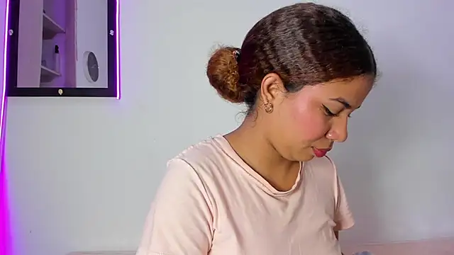MELINAMARTINS online show from 05/30/26, 10:51