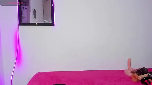 MELINAMARTINS online show from 06/05/26, 09:42