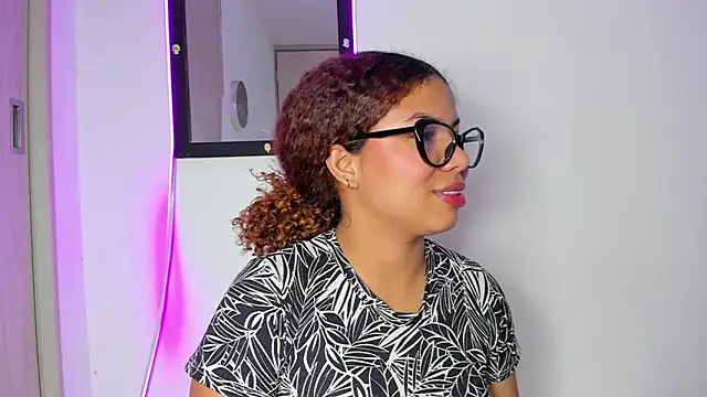 MELINAMARTINS online show from 06/11/26, 02:44