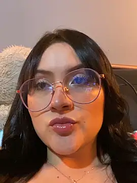 ValentinaOrtiz3 online show from 09/19/25, 02:02