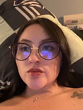 ValentinaOrtiz3 online show from 05/16/26, 02:52