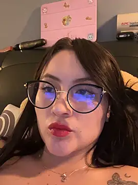 ValentinaOrtiz3 online show from 06/06/26, 12:05