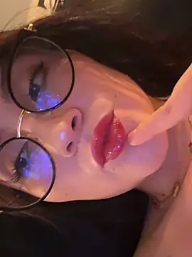 ValentinaOrtiz3 online show from 06/25/26, 11:42