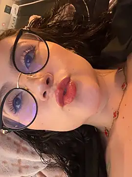 ValentinaOrtiz3 online show from 07/16/26, 10:27