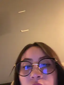 ValentinaOrtiz3 online show from 08/04/26, 02:59