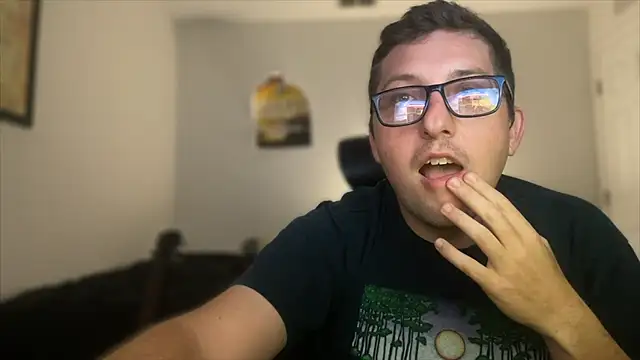 Snapshot of Milflover96 chatting on 10/06/25, 02:42 Milflover96 online show from 10/06/25, 02:42