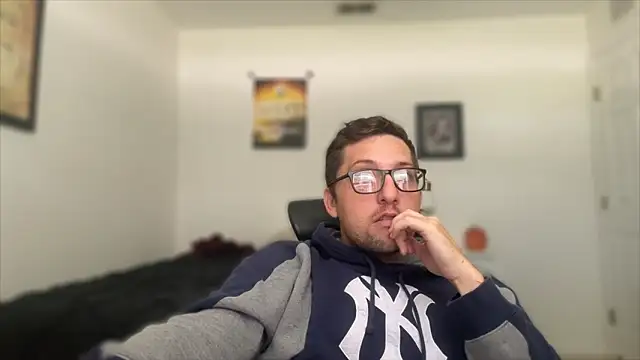 Snapshot of Milflover96 chatting on 10/14/25, 05:03 Milflover96 online show from 10/14/25, 05:03