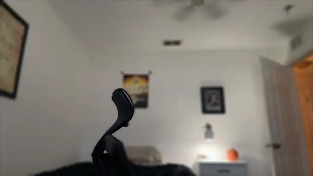 Snapshot of Milflover96 chatting on 10/27/25, 12:31 Milflover96 online show from 10/27/25, 12:31