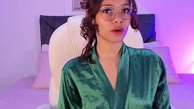 Snapshot of sara_sharma_ chatting on 09/23/25, 02:09 sara sharma online show from 09/23/25, 02:09