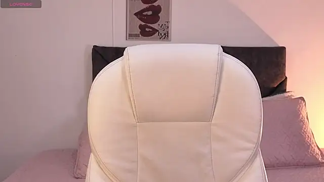 Snapshot of sara_sharma_ chatting on 09/25/25, 02:21 sara sharma online show from 09/25/25, 02:21