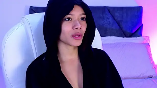 Snapshot of sara_sharma_ chatting on 10/03/25, 02:36 sara sharma online show from 10/03/25, 02:36