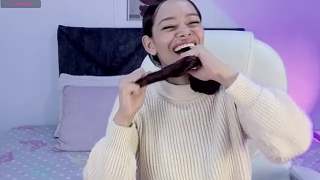 Snapshot of sara_sharma_ chatting on 10/04/25, 12:47 sara sharma online show from 10/04/25, 12:47