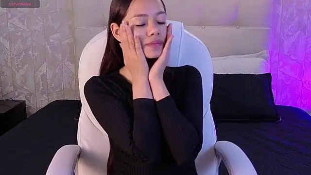 Snapshot of sara_sharma_ chatting on 10/07/25, 12:46 sara sharma online show from 10/07/25, 12:46