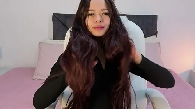 Snapshot of sara_sharma_ chatting on 10/10/25, 04:55 sara sharma online show from 10/10/25, 04:55