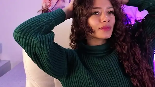 Snapshot of sara_sharma_ chatting on 10/29/25, 03:14 sara sharma online show from 10/29/25, 03:14